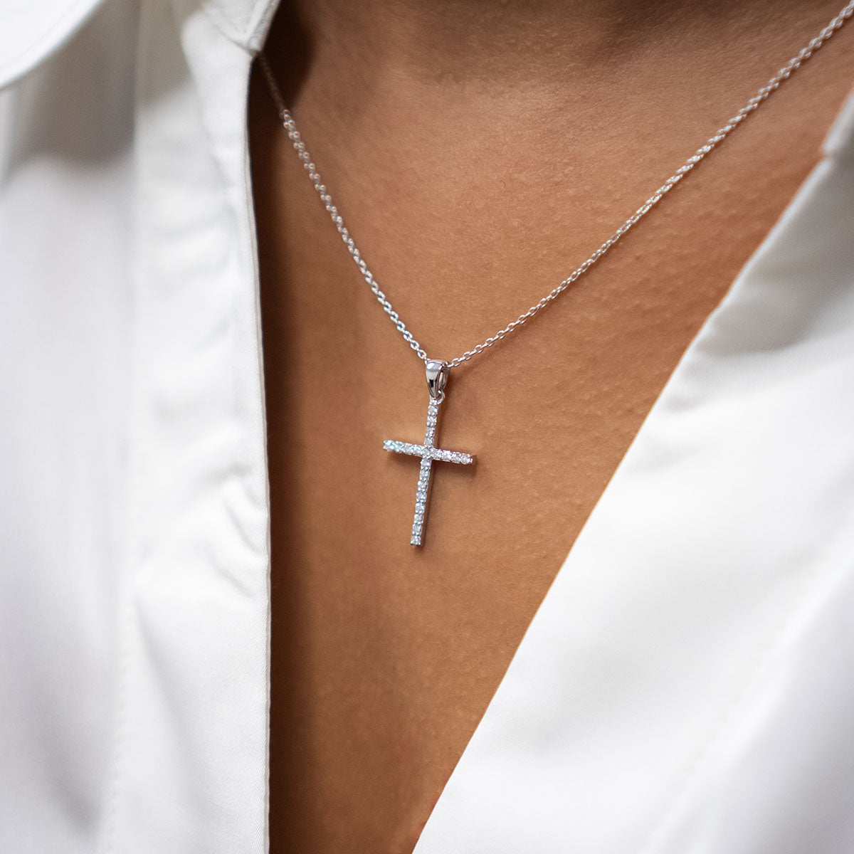 Collier "Kreuz M/LO" aus 750 Weißgold mit Brillanten
