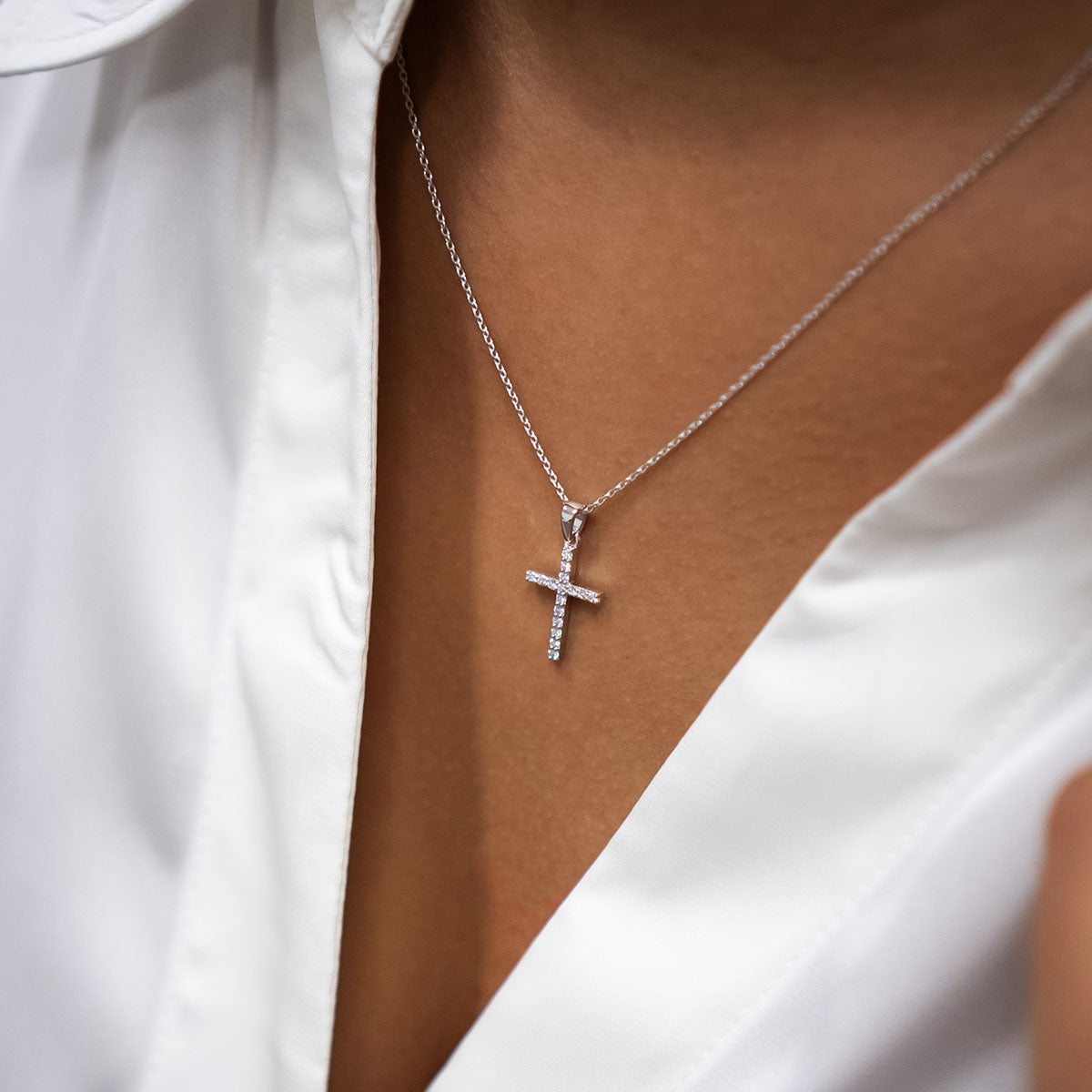 Collier "Kreuz M/O" aus 750 Weißgold mit Brillanten