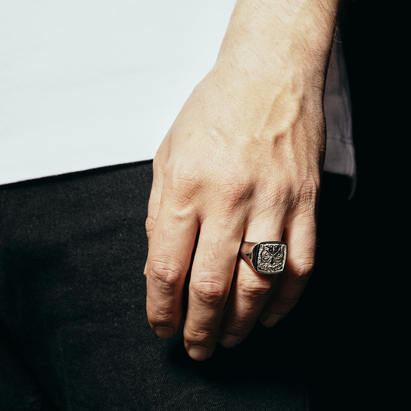 TYPAR x OWL TAG Silber