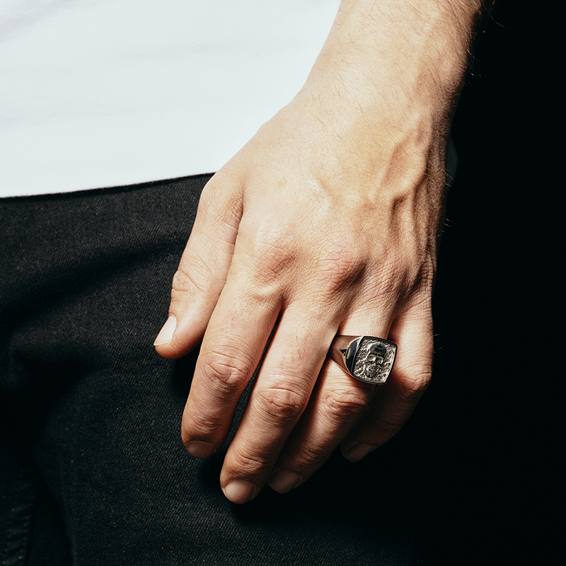 TYPAR x SKULL TAG Silber