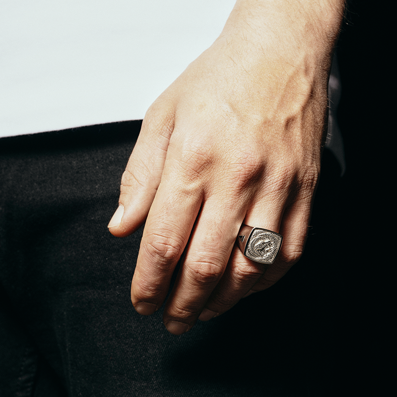 TYPAR x VIPER TAG Silber