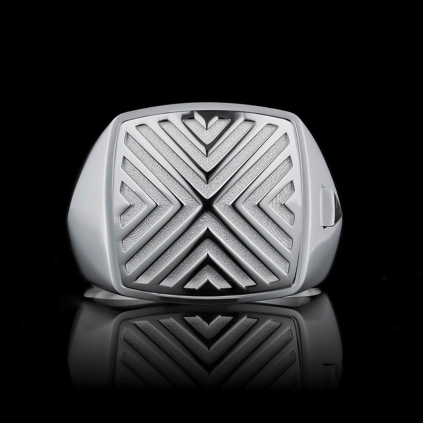 TYPAR x PYRAMIDS TAG Silber