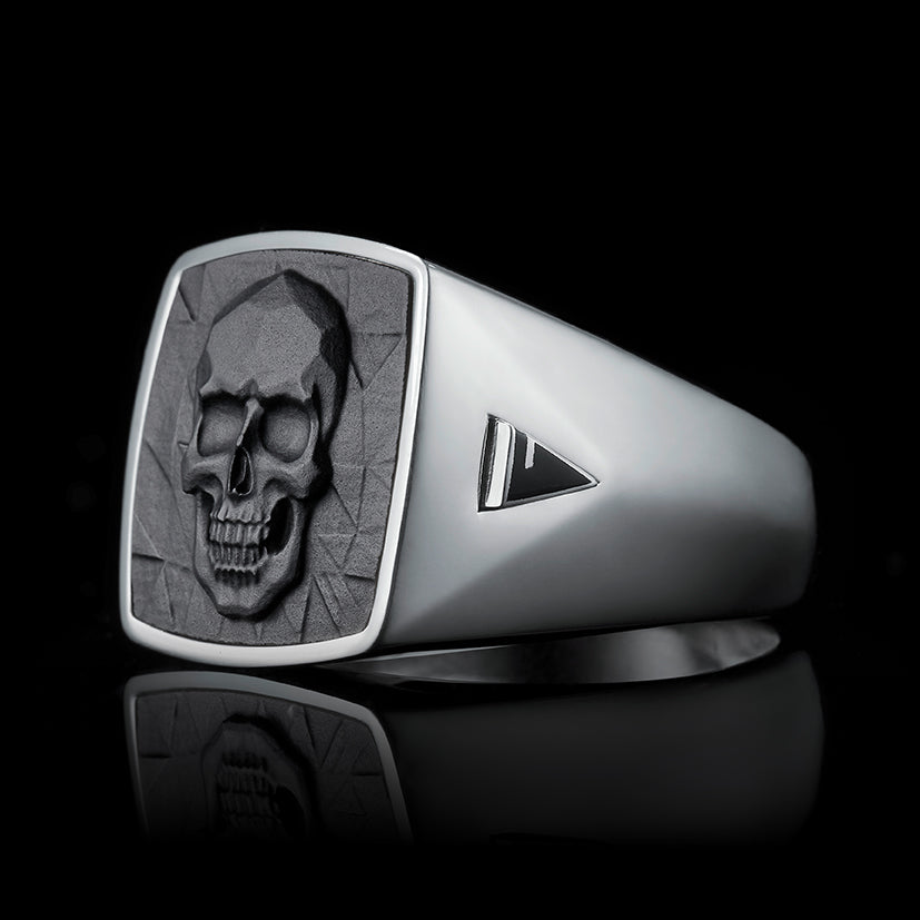 TYPAR x ONYX SKULL TAG Silber