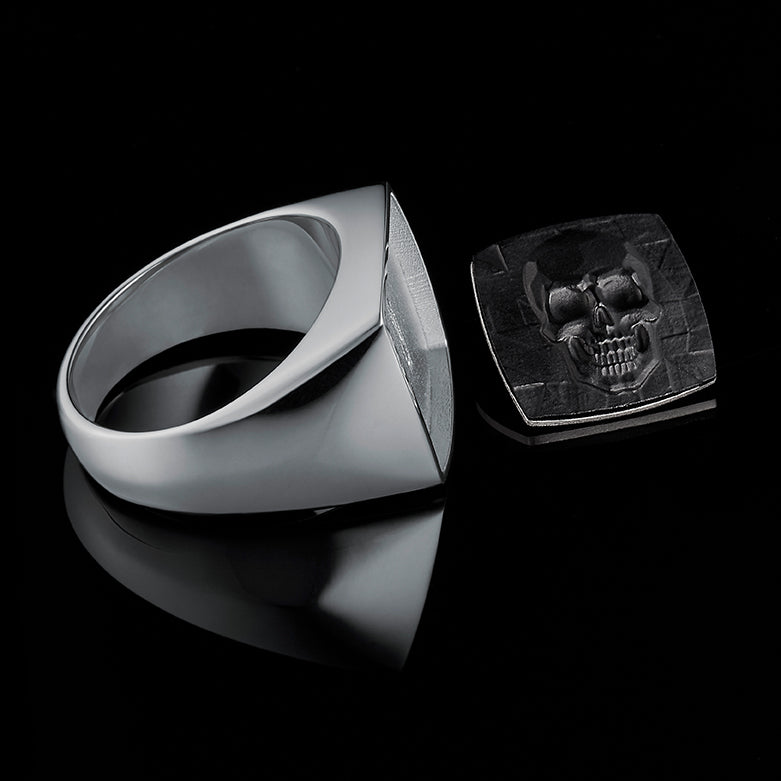 TYPAR x ONYX SKULL TAG Silber