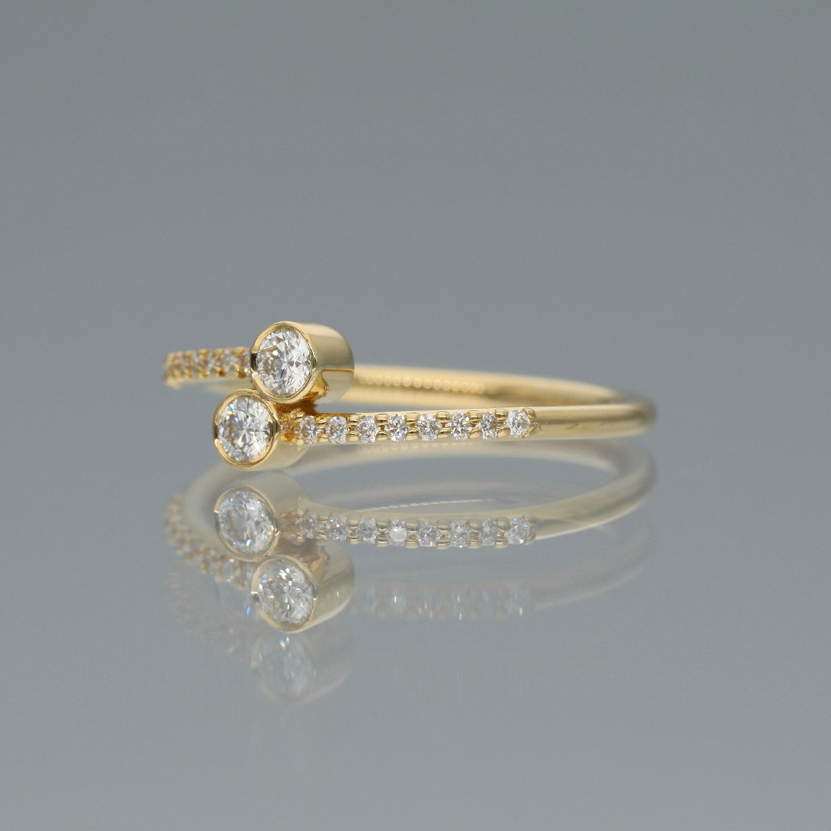 Ring "Swinging Dots" aus 750 Gelbgold mit Brillanten