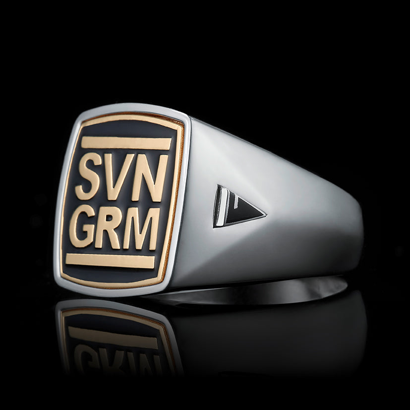 TYPAR Silber x SVNGRM TAG Gold