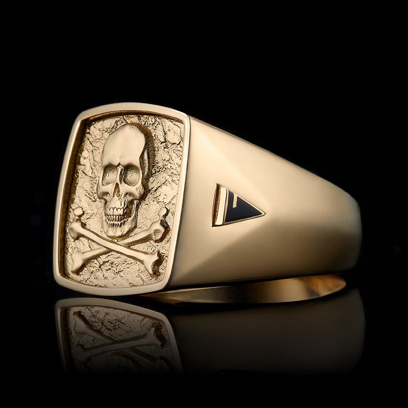 TYPAR x CROSSBONE SKULL TAG Gold