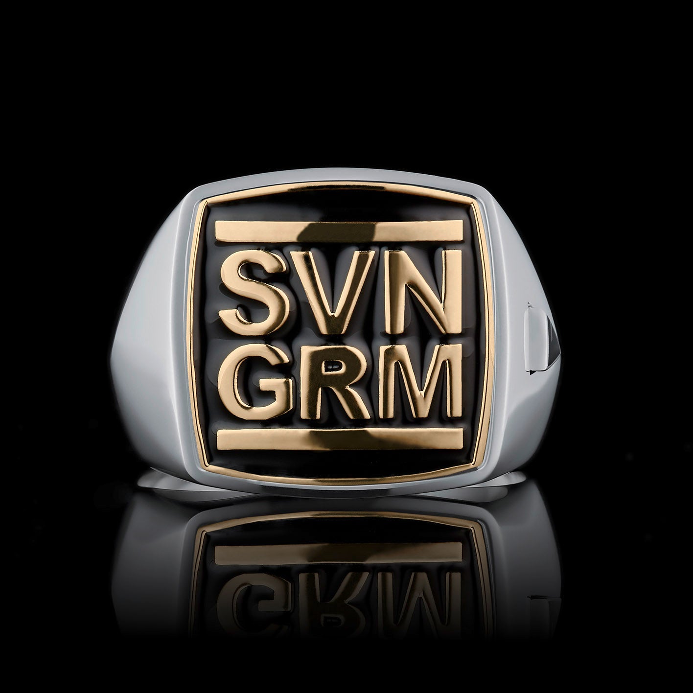 TYPAR Silber x SVNGRM TAG Gold